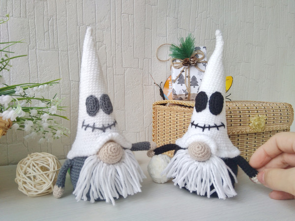 amigurumi-addict-halloween-gnome-crochet-pattern.jpeg