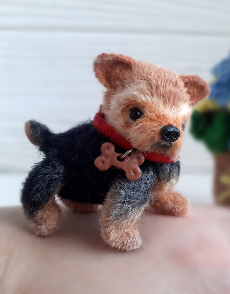 Toys R Us Animal Alley Yorkshire Terrier Yorkie 10” Puppy Dog