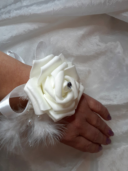 Wedding-flower-Rose-Wrist-Corsage-white.jpg