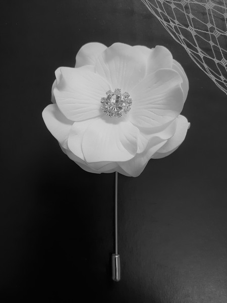 White-flower-lapel- pin-5.jpg