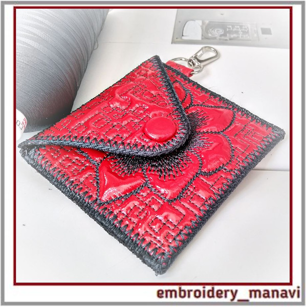 ITH-Embroidery-design-Wallet-In-the-Hoop-quilt-Case