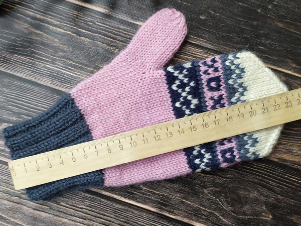 Pink-jacquard-womens-knit-mittens-5