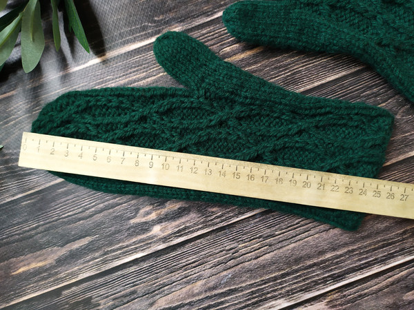 Handmade-womens-knitted-mittens-6