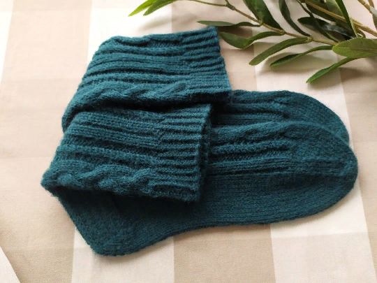 Warm-handmade-knitted-socks-3