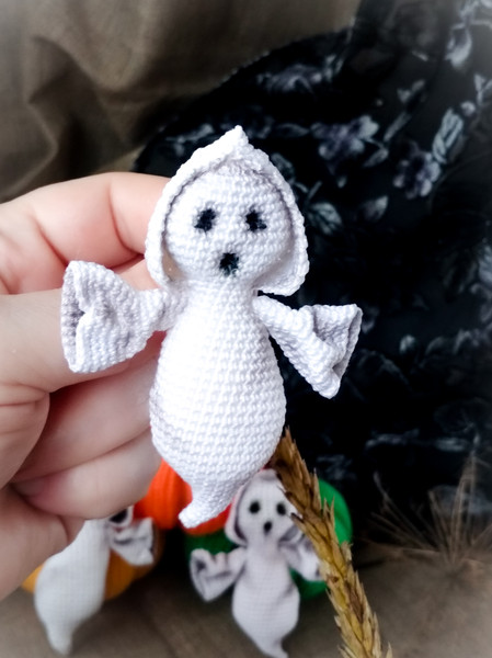 brooch ghost crochet pattern