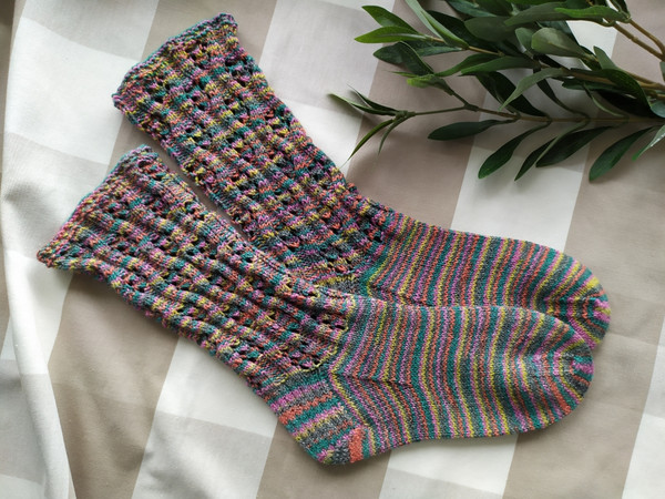 Bright-beautiful-handmade-womens-socks-6
