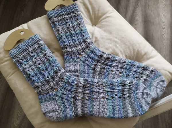 Blue-openwork-womens-hand-knitted-socks-4