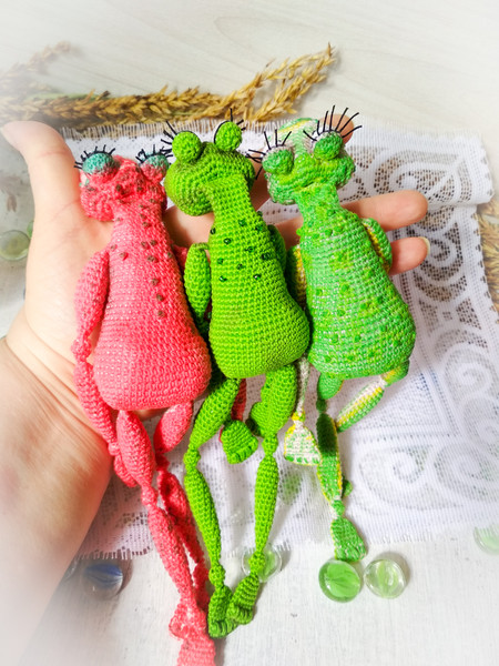 soft frog amigurumi crochet pattern