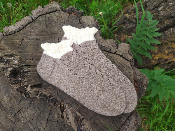 Womens-warm-hand-knitted-socks-2
