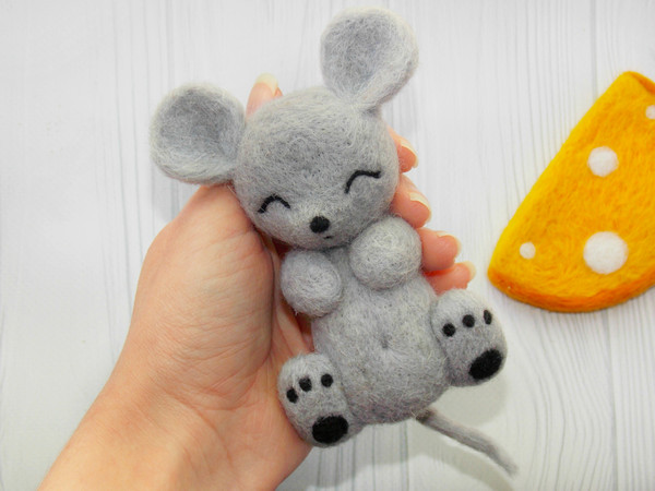 needle felted mouse.jpg