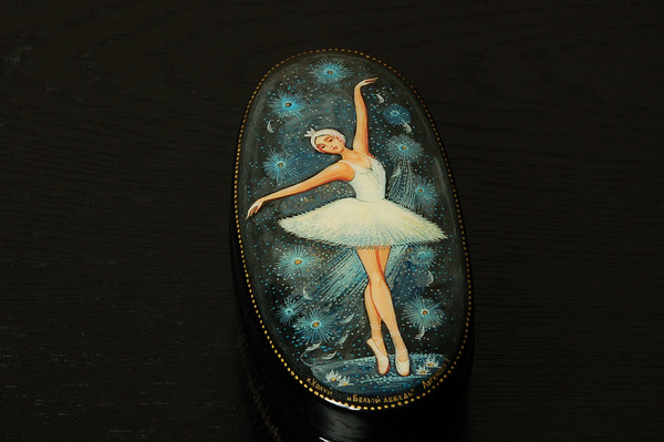 White Swan ballerina box