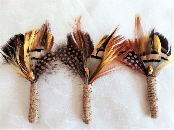 Rustic-Wedding-Feather-Boutonniere-6.jpg