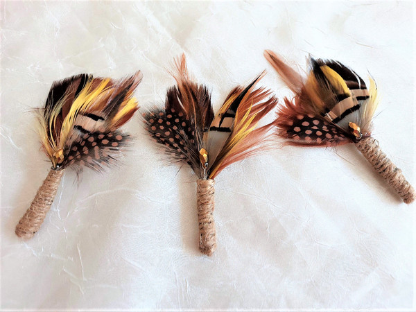 Rustic-Wedding-Feather-Boutonniere-5.jpg
