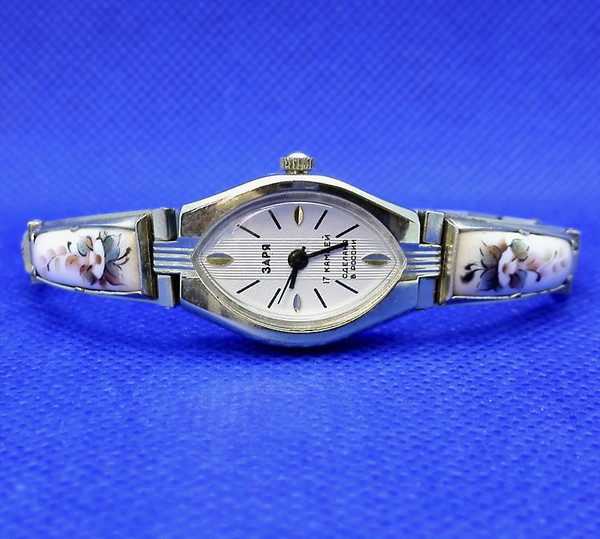 antique-womens-wrist-watch.JPG