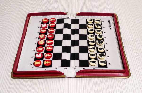 travel-magnetic-chess.jpg