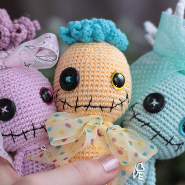 mini-crochet-voodoo-doll-photo01.jpg