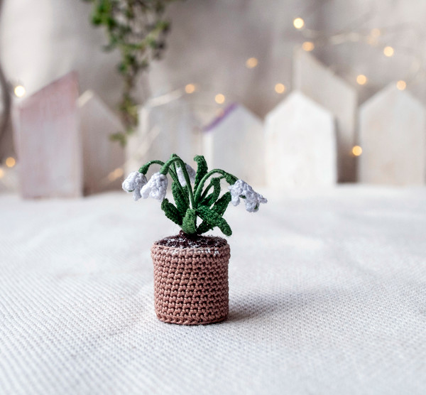 Miniature SNOWDROP in a pot, Tiny crochet white flower, Snow