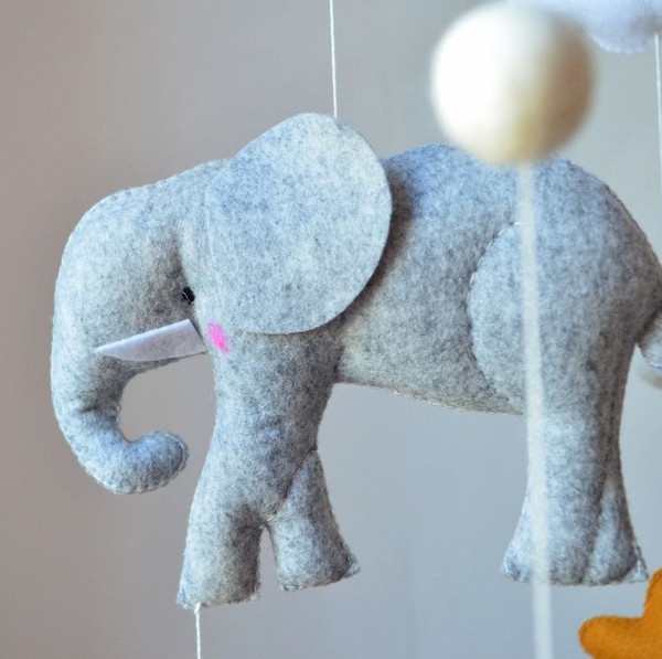 felt-elephant-for-baby-mobile