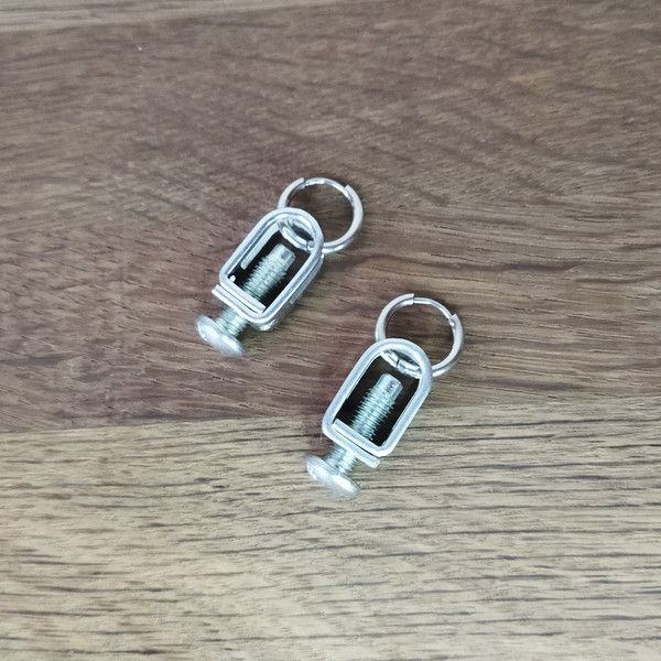 Mechanical-earrings-recycled