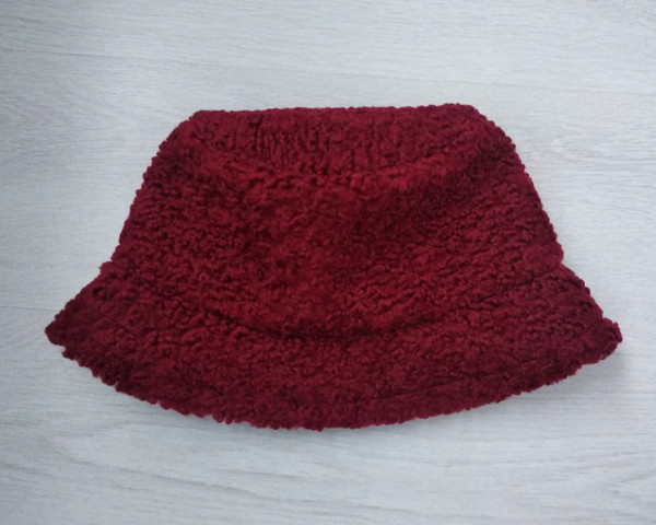 Reversible burgundy bucket hat for women. Cute winter hat made of faux suede. Fashion faux shearling and fur hat.Fluffy furry hat