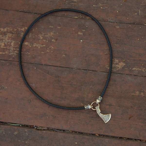 viking-axe-necklace