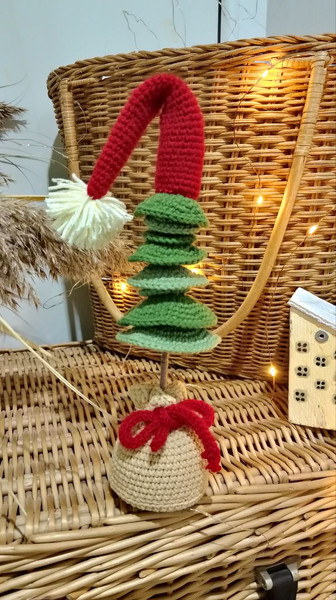 Christmas tree in cap amigurumi 7.jpg