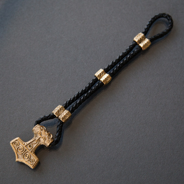 viking-leather-bracelet