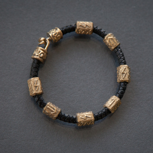 rune-bracelet