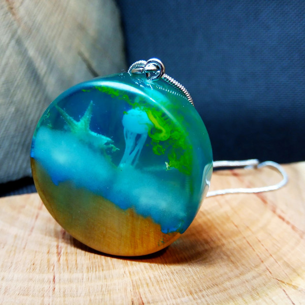 Custom resin glow necklace Wood resin necklace with jellyfish Resin couple necklace.jpg