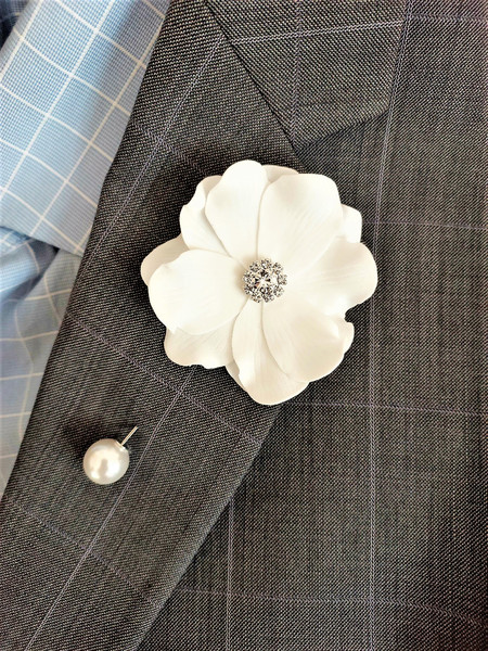 White-flower-lapel- pin-10.jpg