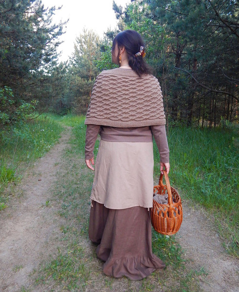 knitted_cable_poncho.jpg