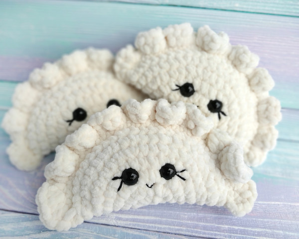 dumpling-pierogi-crochet-food-pattern (8).jpg