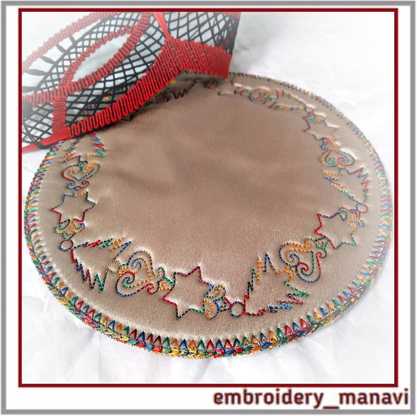 In-the-hoop-napkin-with-Christmas-pattern-embroidery-design