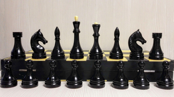 bakelite-collectible-chess.jpg