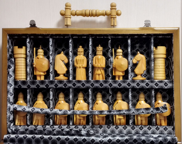 unique-wooden-chess.jpg