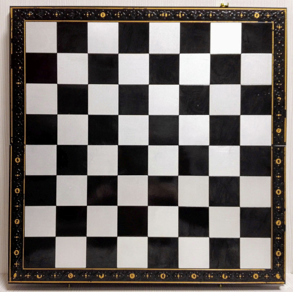 old-carbolite-chess.jpg