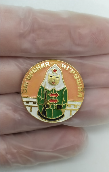 Badge, brooch, unique badge, unique brooch, vintage brooch, brooch pin backs.jpg