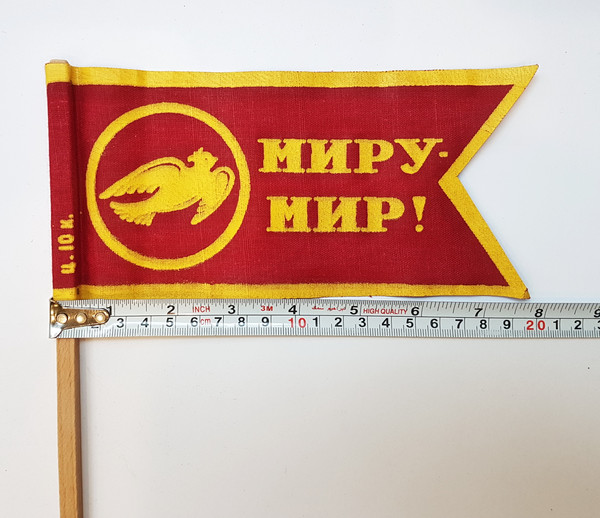 7 Vintage USSR Soviet Small Flag PEACE TO WORLD Demonstration Parade Propaganda 1980s.jpg