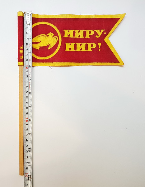 8 Vintage USSR Soviet Small Flag PEACE TO WORLD Demonstration Parade Propaganda 1980s.jpg
