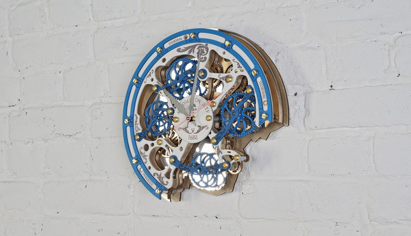 automaton-bite-Gzhel-moving-gear-unique-handcrafted-wooden-wall-clock-by-woodandroot-steampunk-blue-white-ceramic-russian-3.jpg