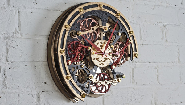 automaton-bite-Khokhloma-moving-gear-handcrafted-wooden-wall-clock-by-woodandroot-steampunk-russian-traditional-ornament-3.jpg