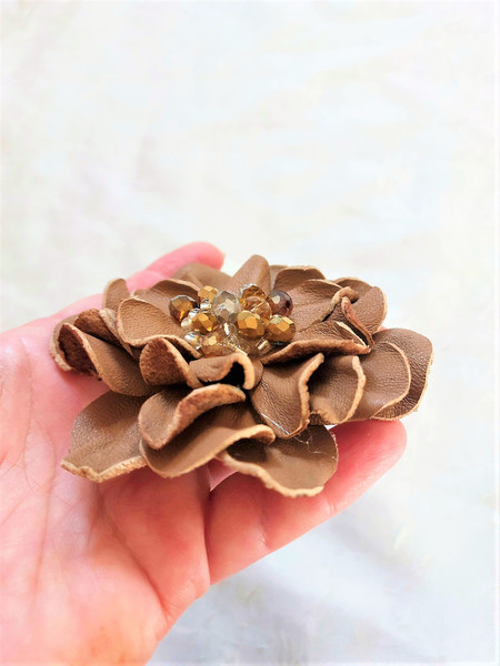 brown-flower-leather-brooch-4.jpg