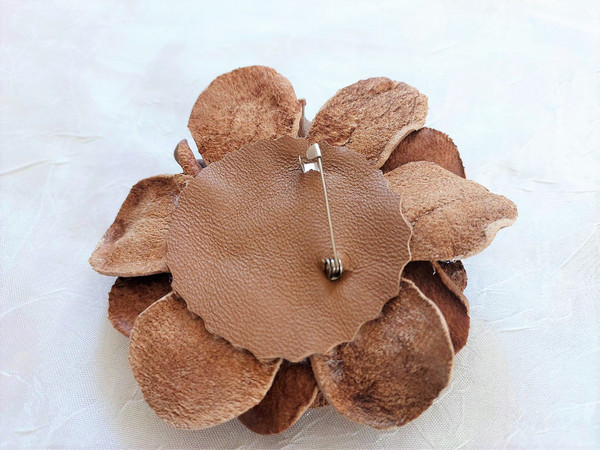 brown-flower-leather-brooch-5.jpg