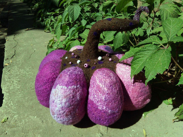 Violet-pumpkin-decoration-decor-felting-OOAK-gift-beads-felt 3.jpg