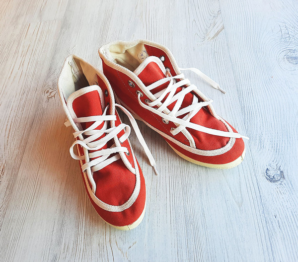 red_poland_sneakers4.jpg