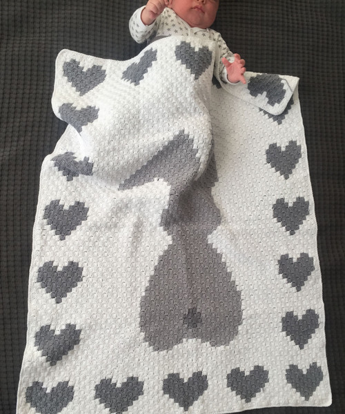 crochet-C2C-rabbit-hearts-boarder-baby-blanket-2.jpg
