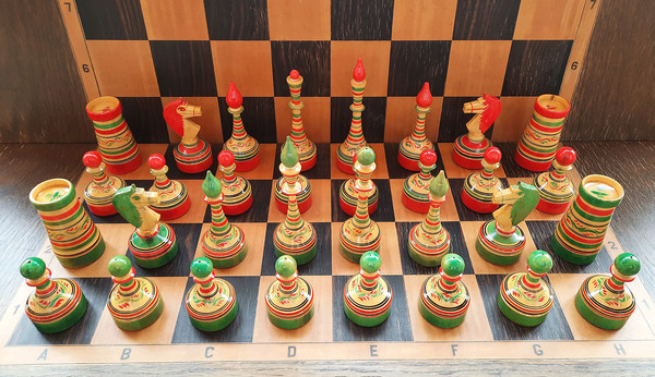 green_red_funny_chess9+.jpg