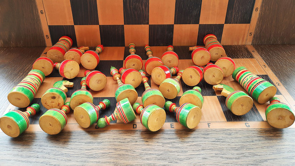 green_red_funny_chess2.jpg