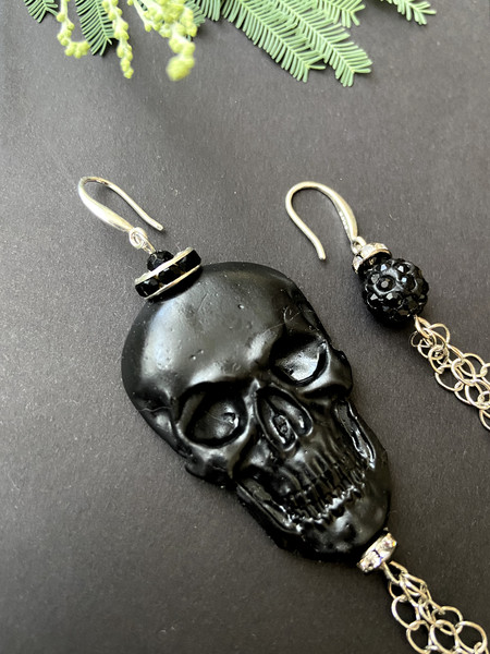 Asymmetrical_Hanging_Black_Skull_Earrings  (2).jpeg