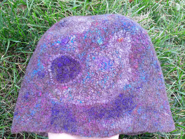 hat-violet-purpur-wetfelting-felting-felt-wool-winter-warm-cozy-handmade-sheep-OOAK-gift-present-cap-helmet 6.jpg